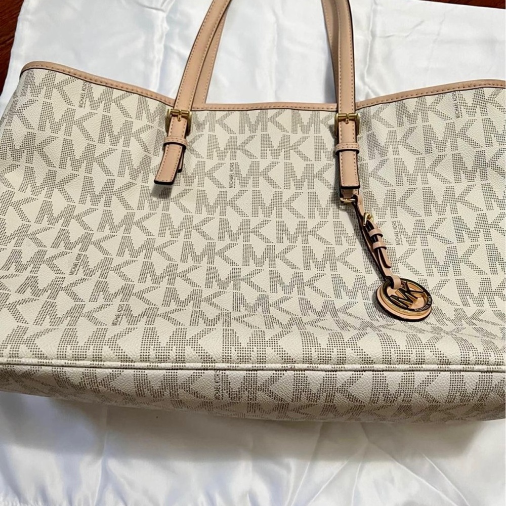 Michael Kors tote w/wallet, tote missing buckle on back but still functional